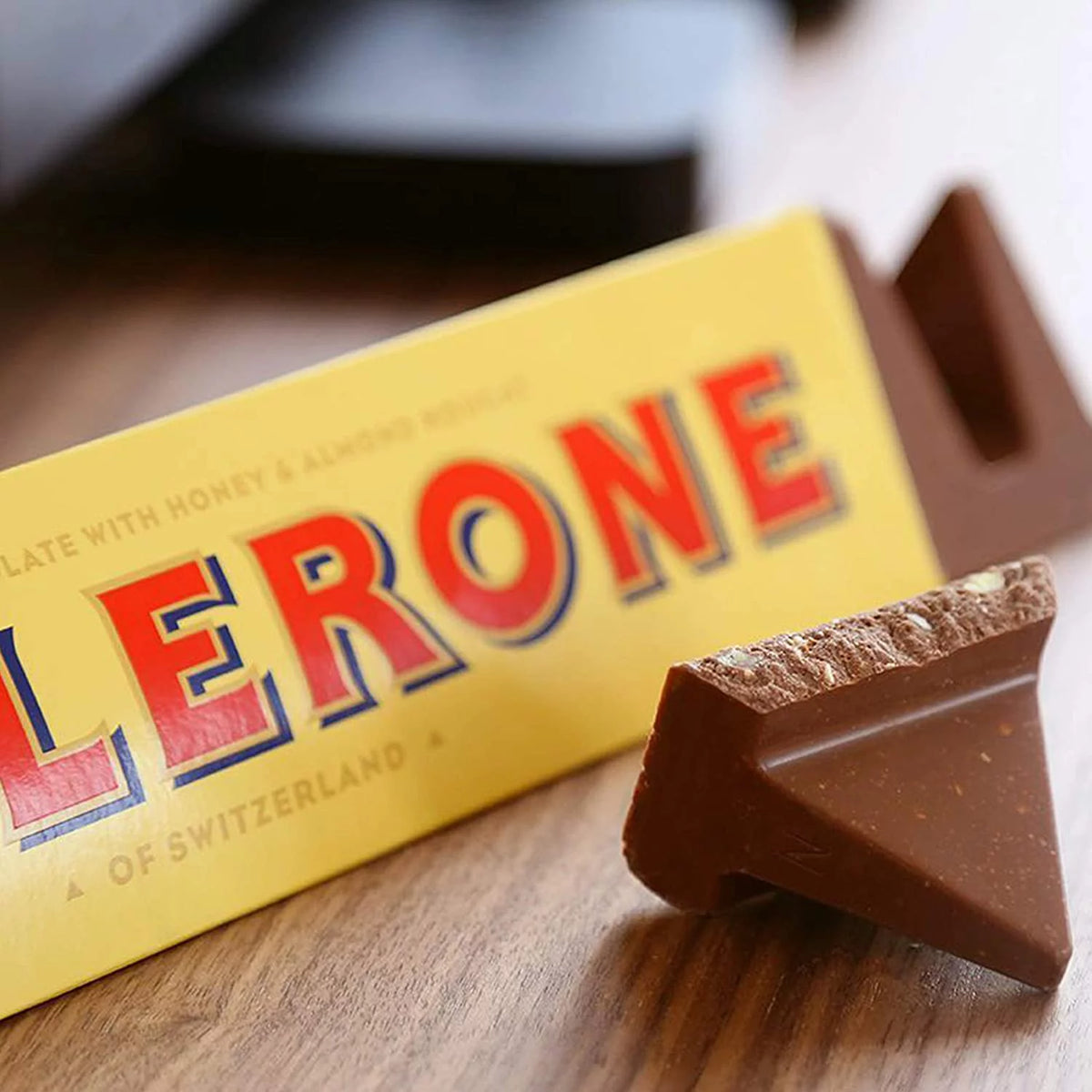 Swiss Milk Chocolate with Honey & Almond Nougat Bars R4517