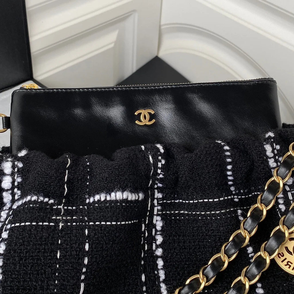 Black Handbag M567015